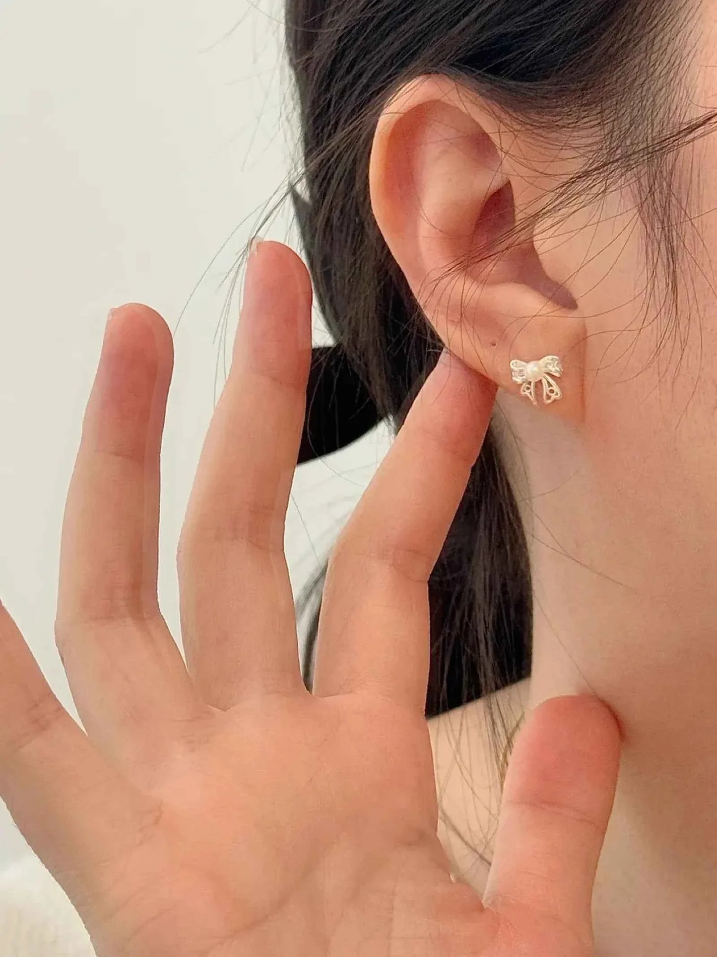 "Venus' Gift" 999 Pure Silver Hollow Bowknot Pearl Stud Earrings - Elegant, Refined, and Unique.
