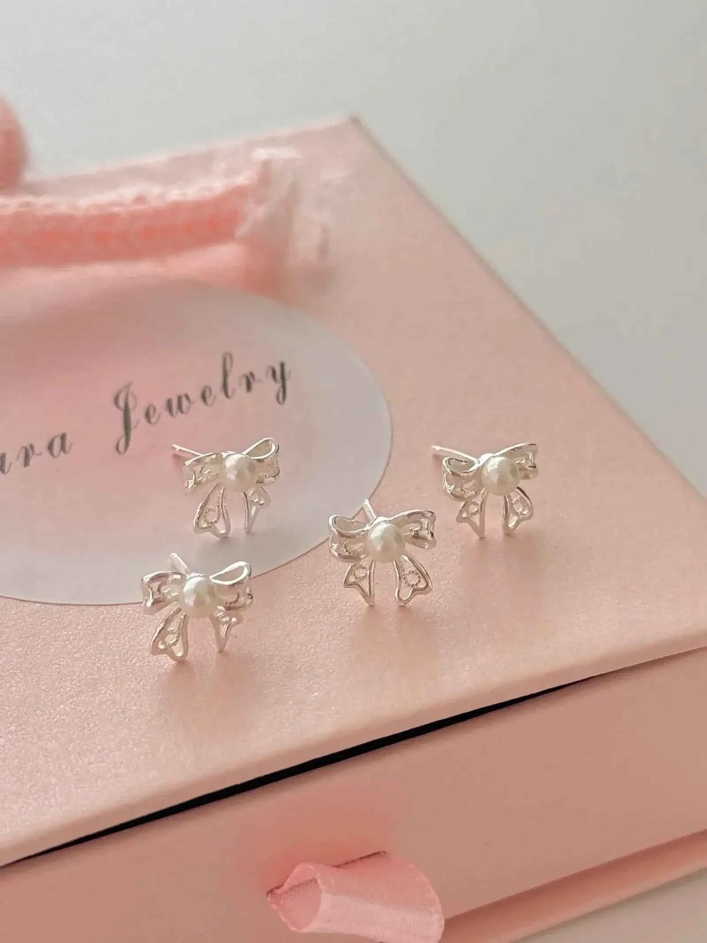 "Venus' Gift" 999 Pure Silver Hollow Bowknot Pearl Stud Earrings - Elegant, Refined, and Unique.