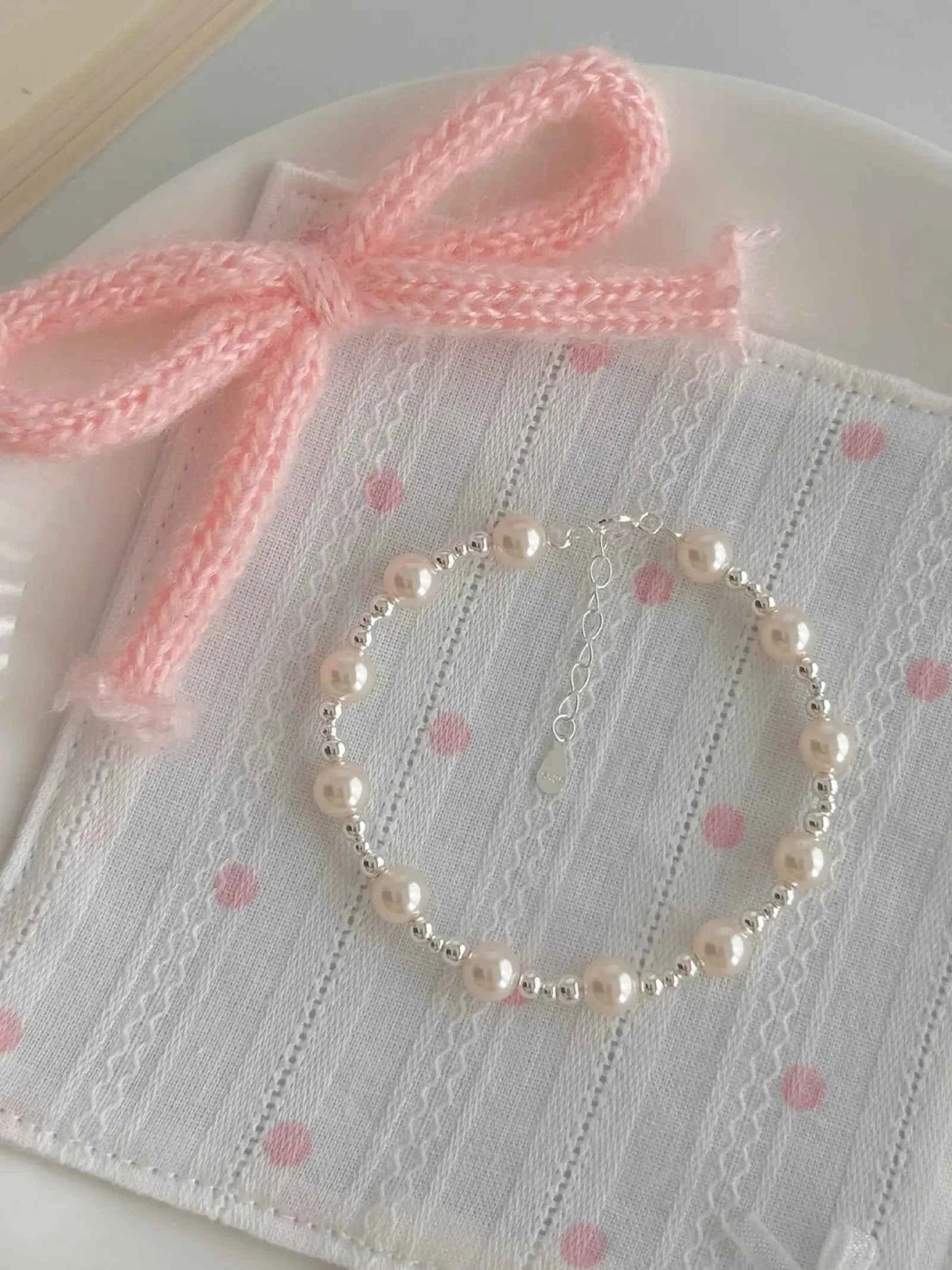 "White Moonlight" 925 Sterling Silver & Pearl Bead Bracelet - Elegant, Timeless, and Refined.