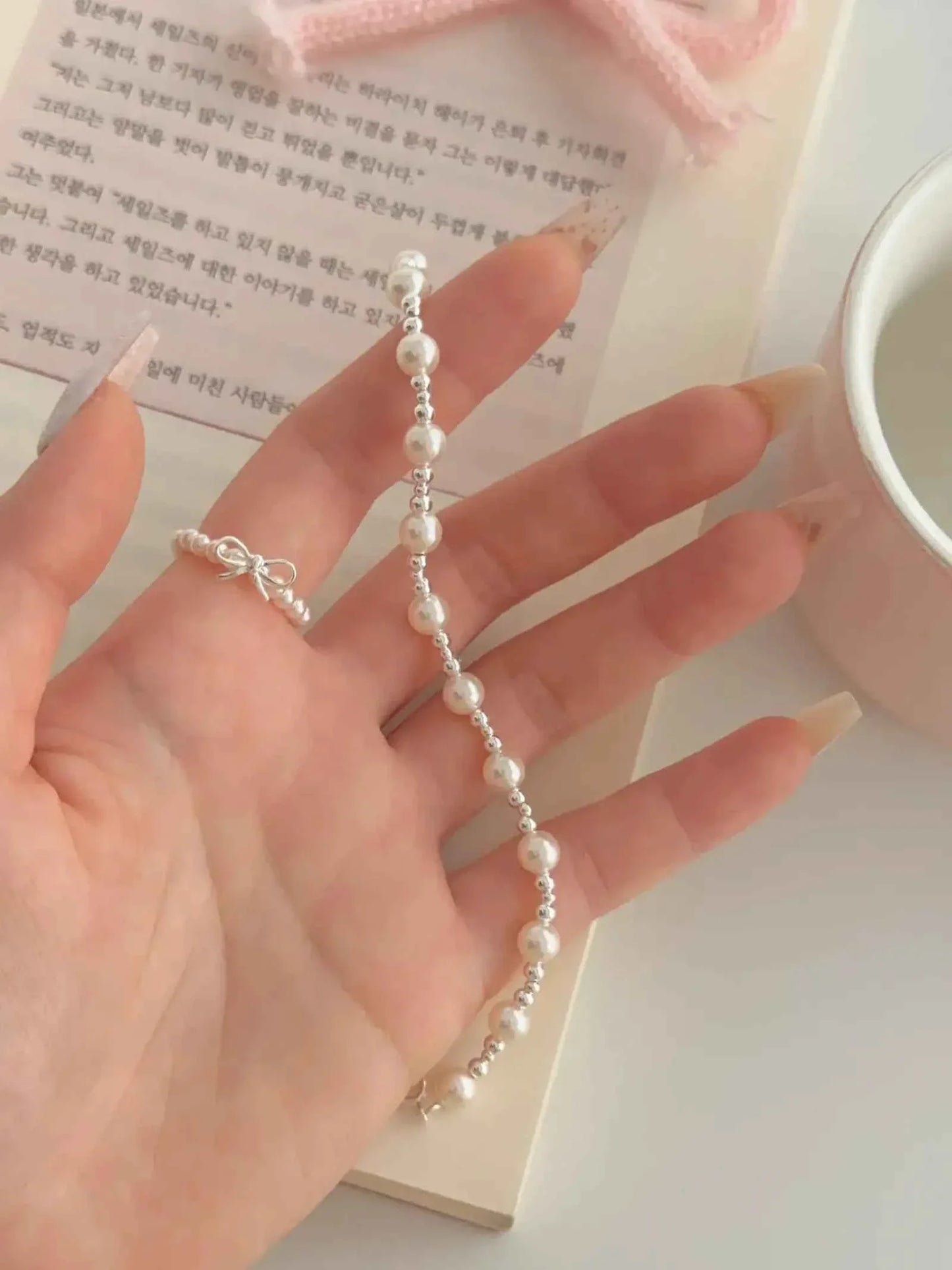 "White Moonlight" 925 Sterling Silver & Pearl Bead Bracelet - Elegant, Timeless, and Refined.