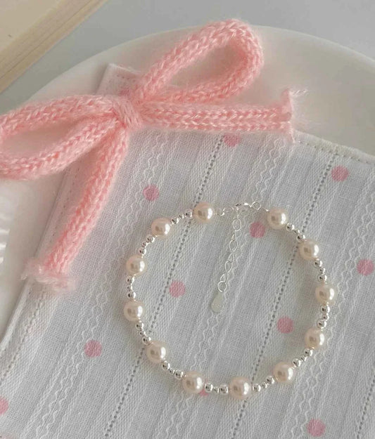 "White Moonlight" 925 Sterling Silver & Pearl Bead Bracelet - Elegant, Timeless, and Refined.