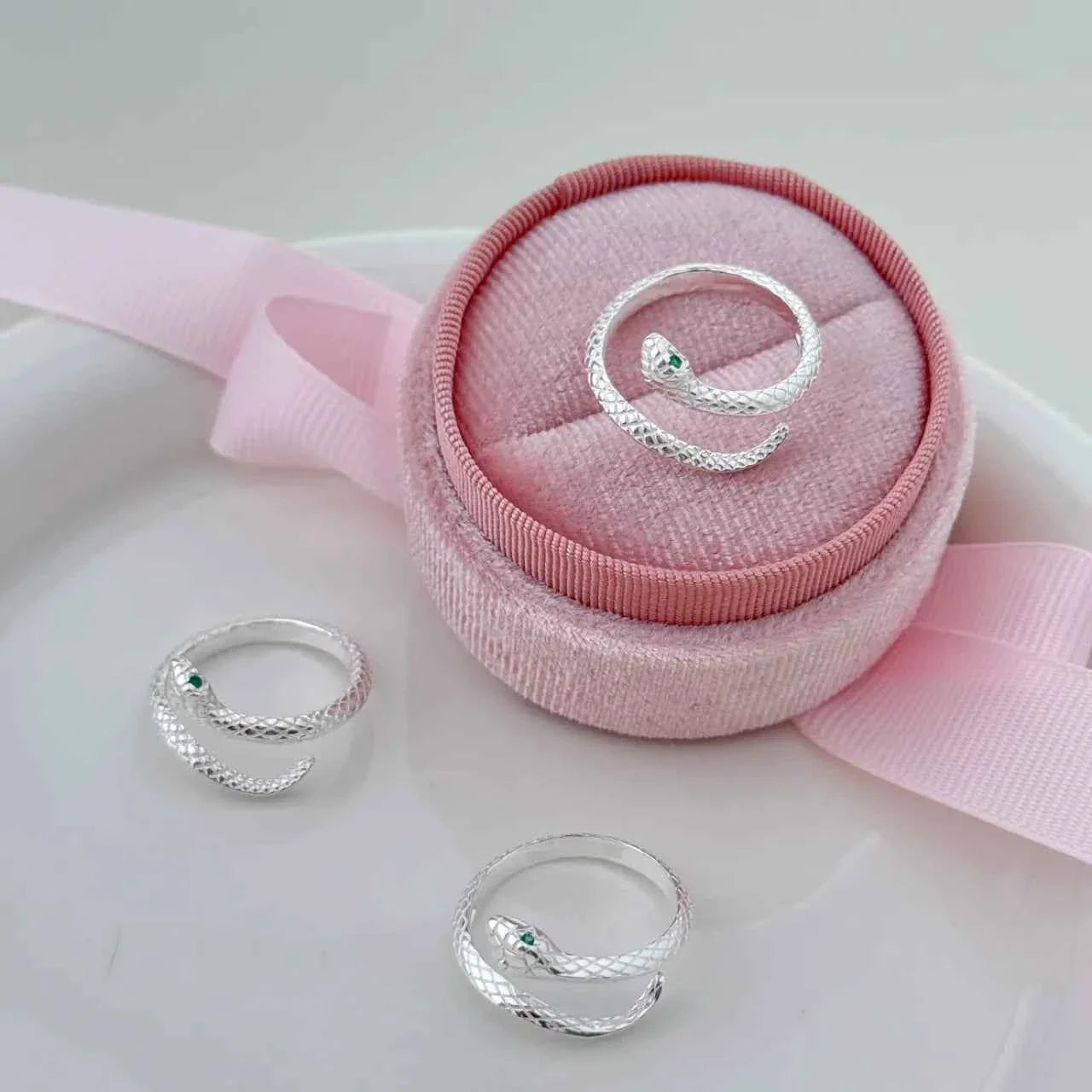 "Enchanting Snake" 925 Sterling Silver Ring - Unique, Bold, and Stylish