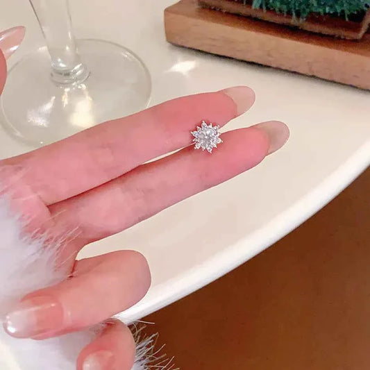 "Sparkling Snowflake" 925 Sterling Silver Stud Earrings - Dazzling and Elegant
