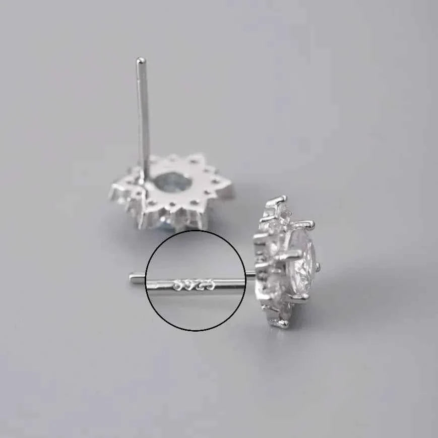 "Sparkling Snowflake" 925 Sterling Silver Stud Earrings - Dazzling and Elegant
