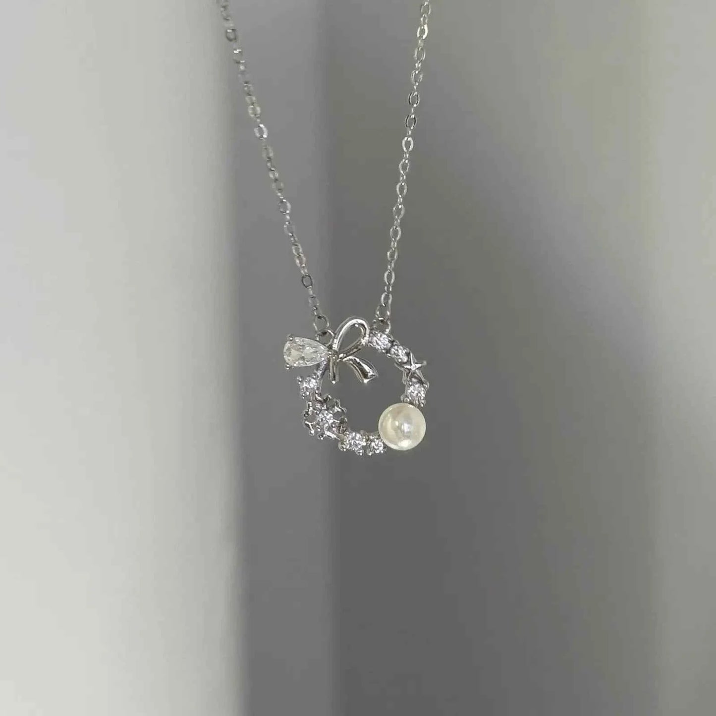 "Lucky Garland" 925 Sterling Silver Bow and Snowflake Necklace - Elegant and Unique