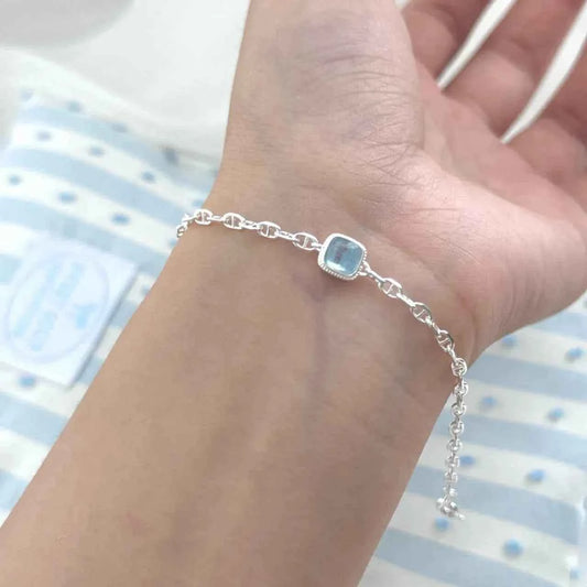 "Aqua Cube Piggy" 925 Sterling Silver Aquamarine & Pig-Nose Chain Bracelet – Minimalist Ocean Chic