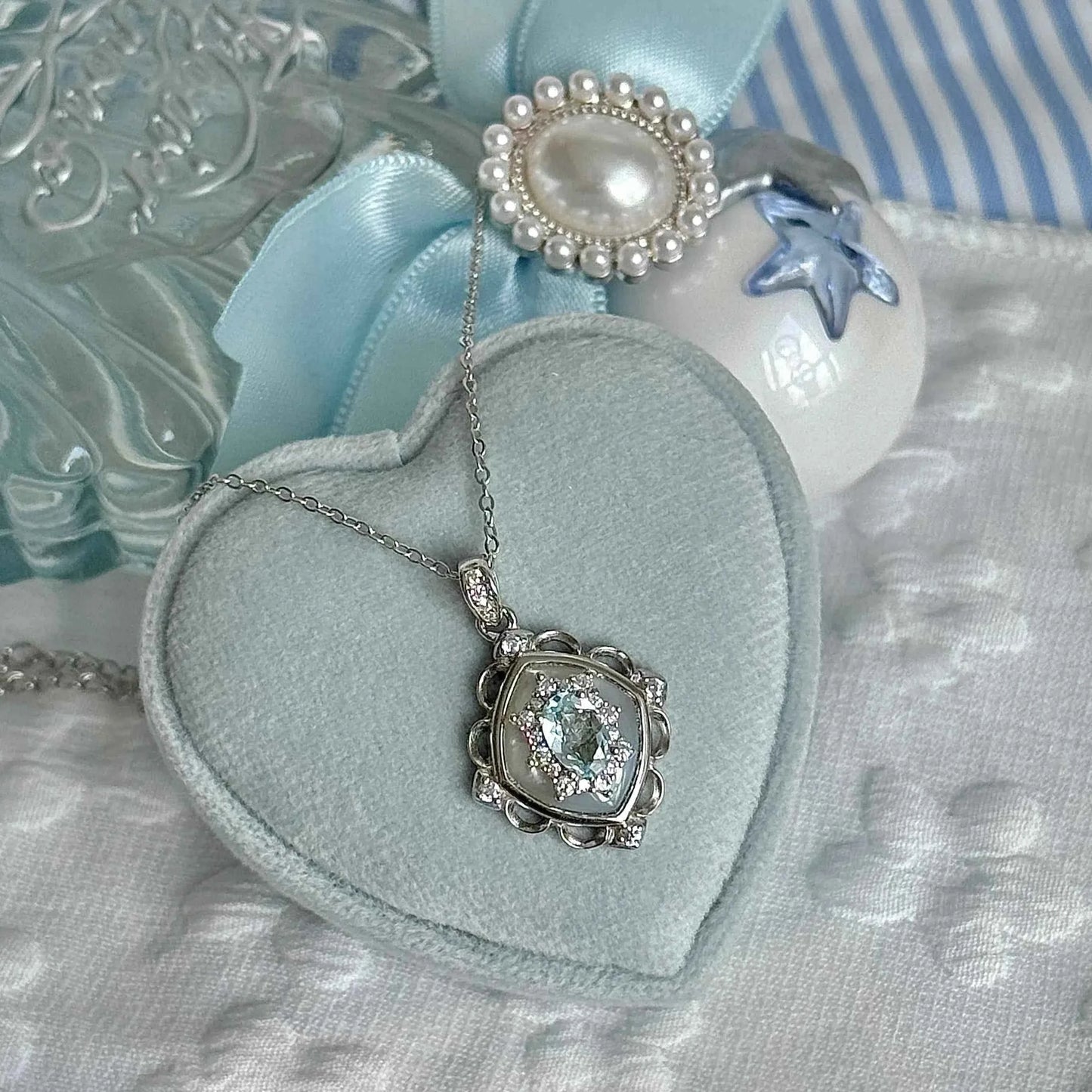"Floating Light Palace" 925 Sterling Silver Retro Crystal Necklace with Mother-of-Pearl - Elegant and Regal