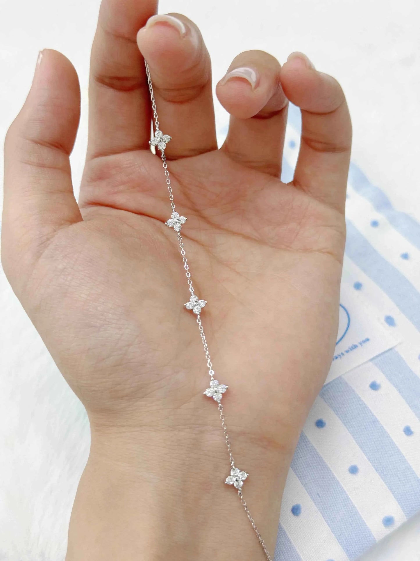 "Four-Leaf Clover Tale" 925 Sterling Silver Charm Bracelet with Zircon – Luck in Every Link