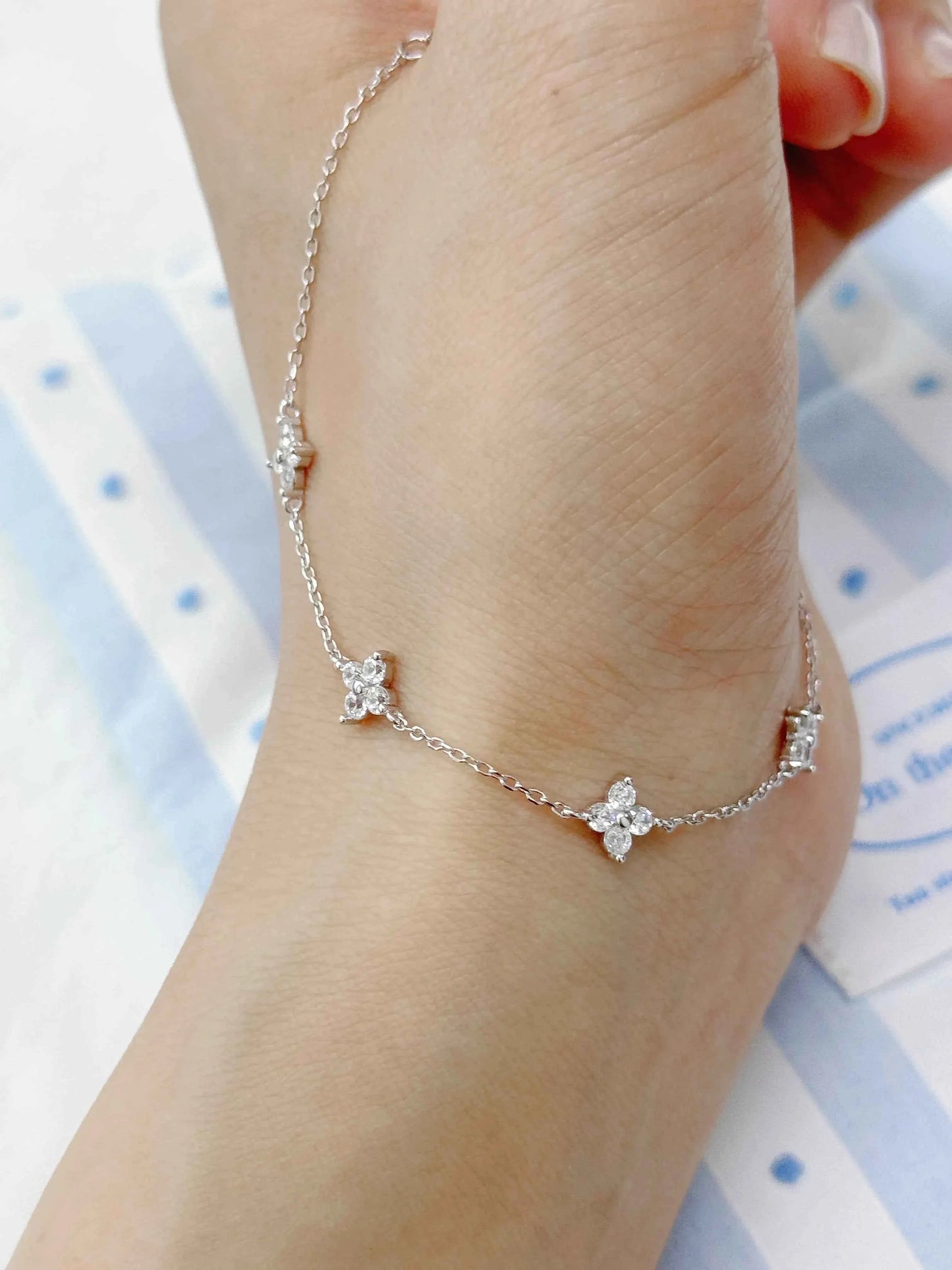 "Four-Leaf Clover Tale" 925 Sterling Silver Charm Bracelet with Zircon – Luck in Every Link
