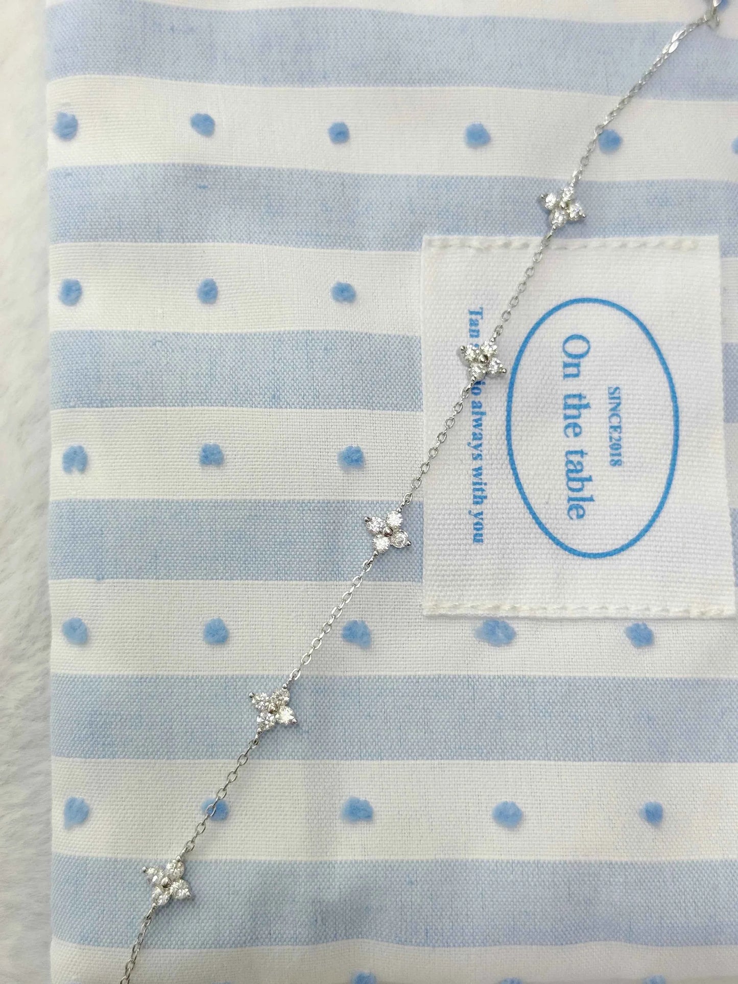 "Four-Leaf Clover Tale" 925 Sterling Silver Charm Bracelet with Zircon – Luck in Every Link