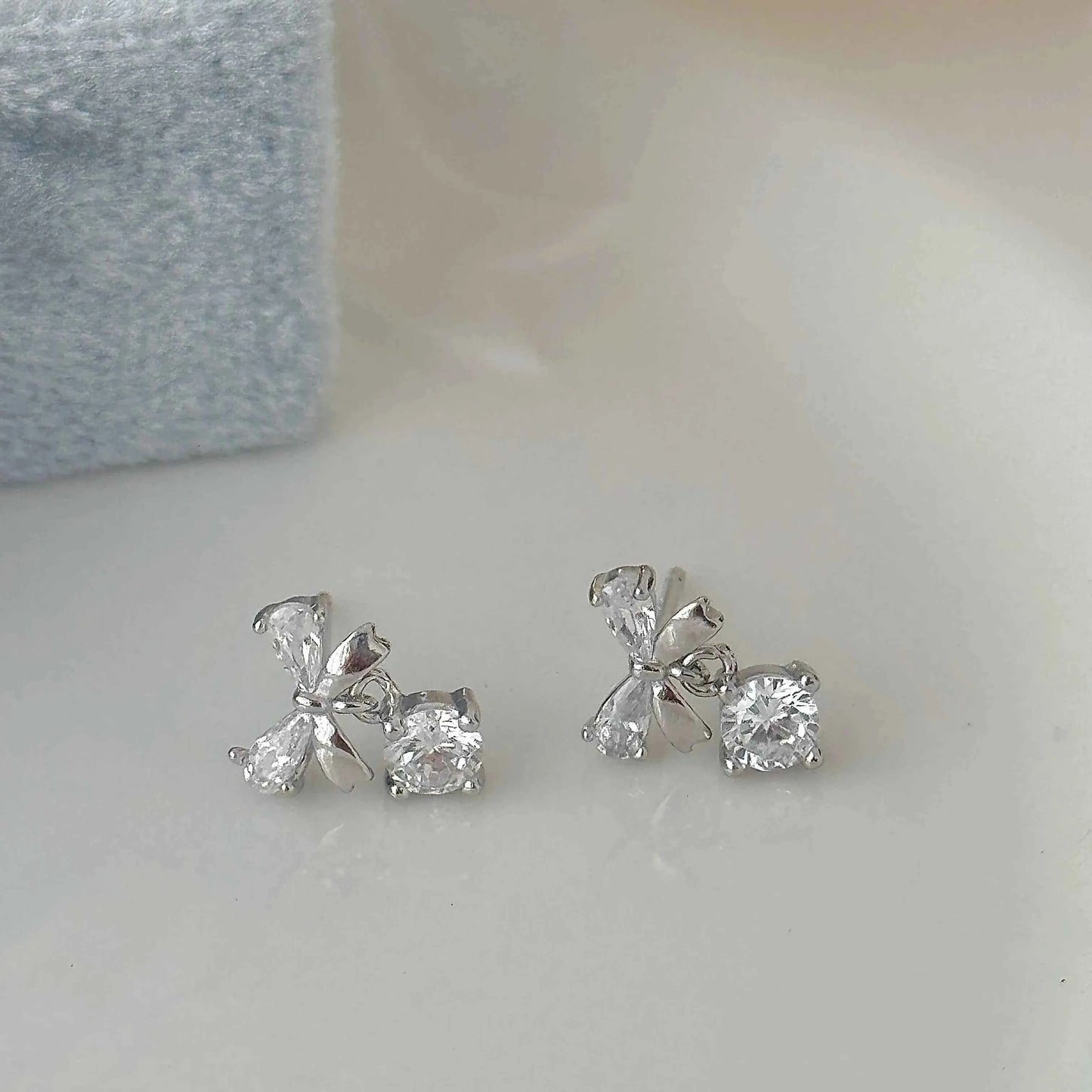 "Hepburn Bow" 999 Pure Silver Bow Stud Earrings - Chic and Versatile