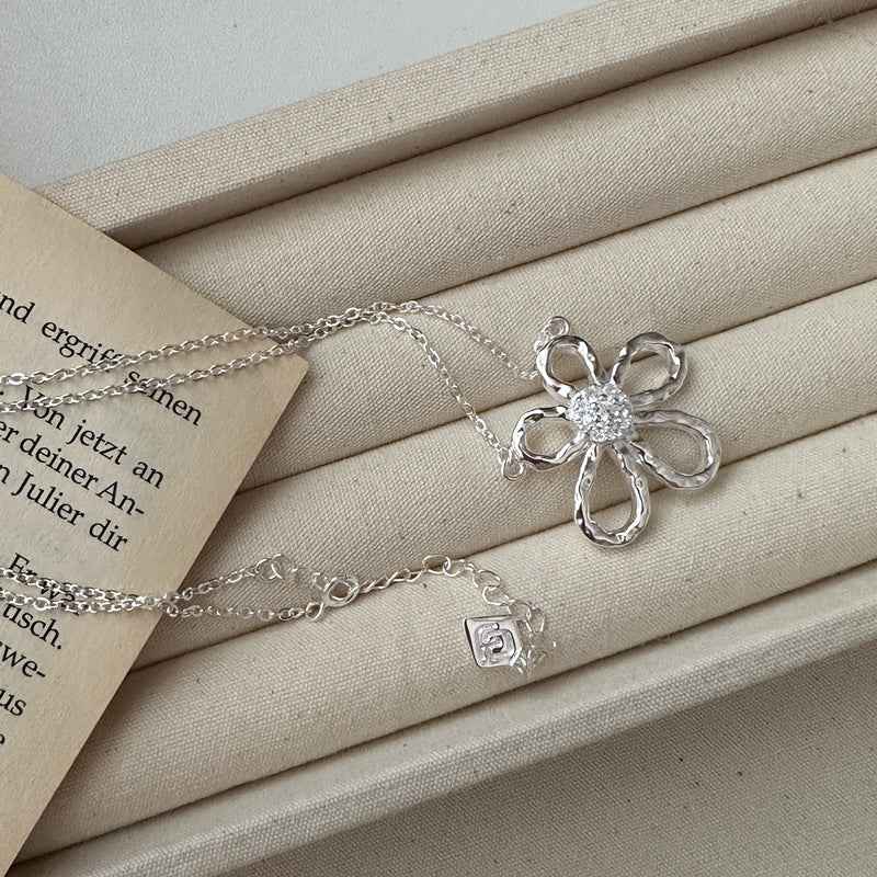 "Floral Shine" 925 Sterling Silver Jewelry Set (Necklace, Ring & Earrings)