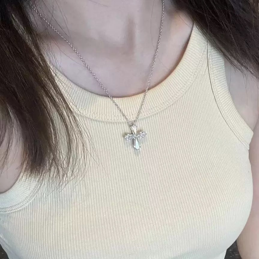 "Edgeless Cross" 925 Sterling Silver Necklace – Seamless Sparkle & Minimalist Faith