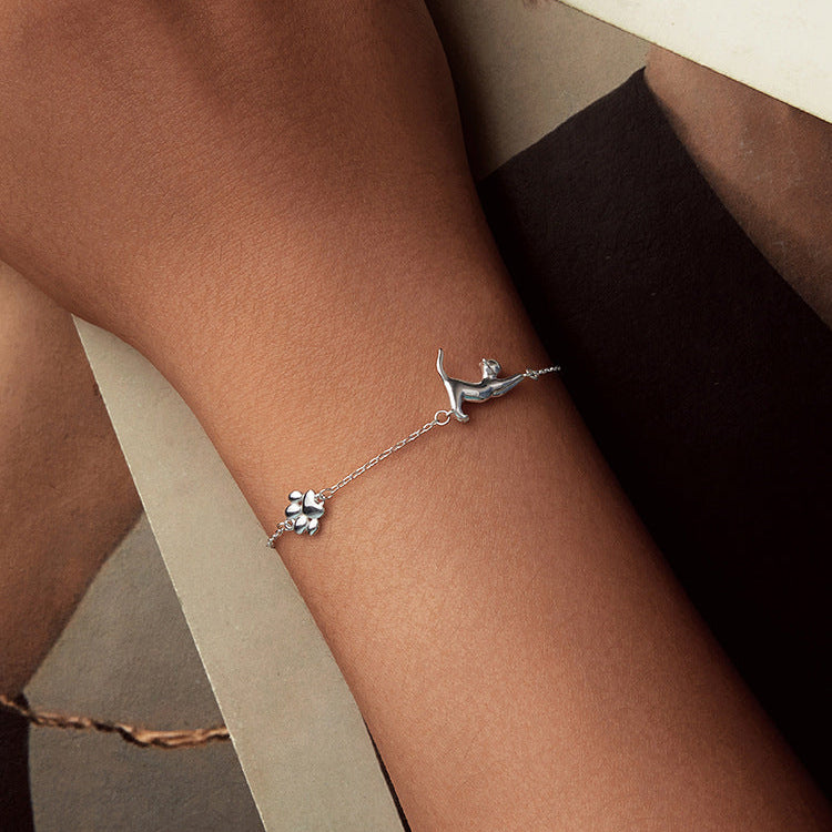 "Lazy Stretch Cat" 925 Sterling Silver Bracelet – White Gold Plated