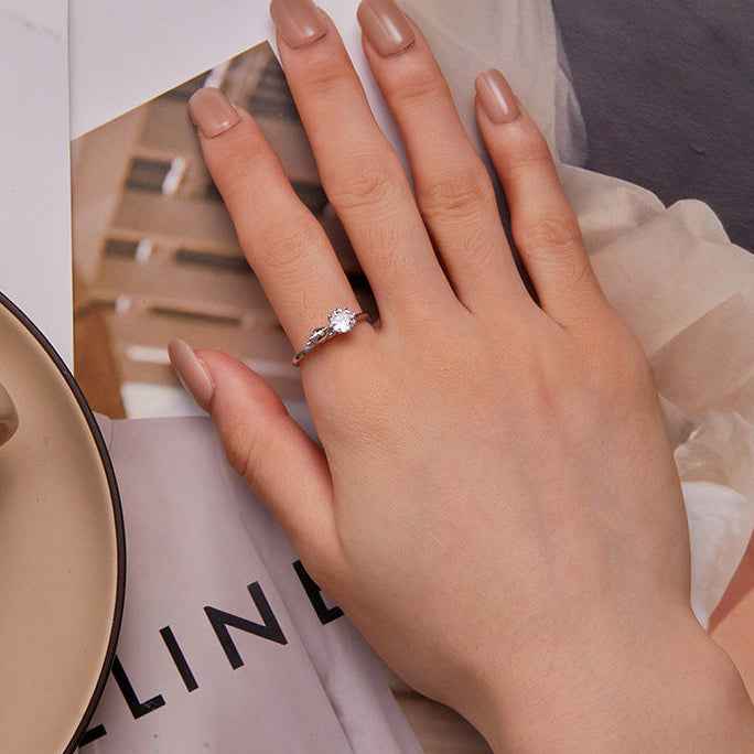 "Catch the Light" Platinum-Plated 925 Sterling Silver Cat Zircon Ring – Playful & Sparkling