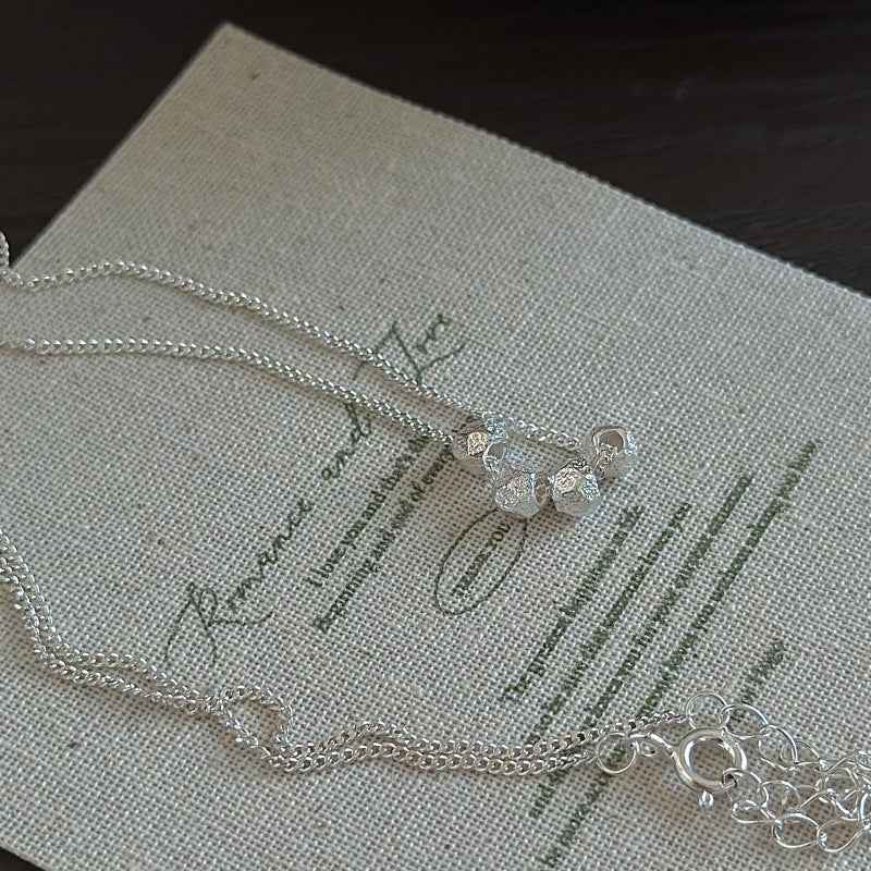 “Pebble Gleam” S925 Sterling Silver Vintage Bead Necklace