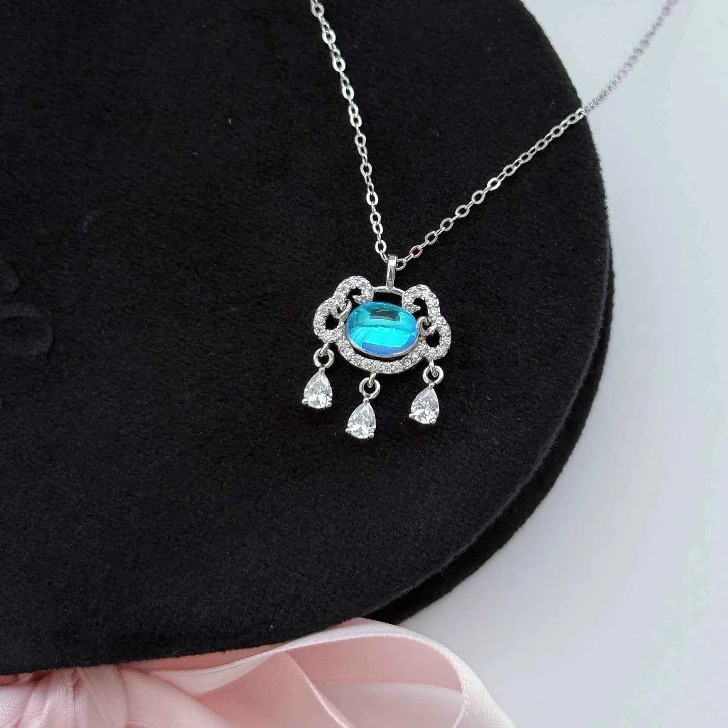 "Peace Lock" 999 Pure Silver Necklace – Guardian of Color & Calm
