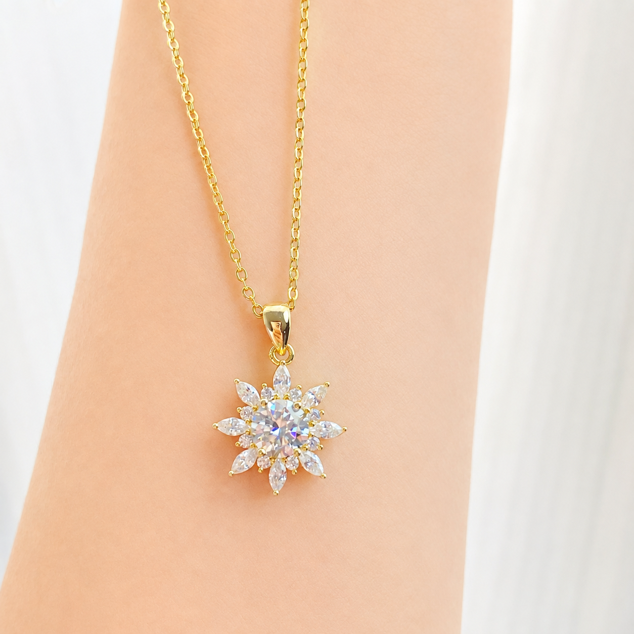 “Sunflare Bloom” 14K Gold Plated Brass 1CT Moissanite Sunflower Necklace