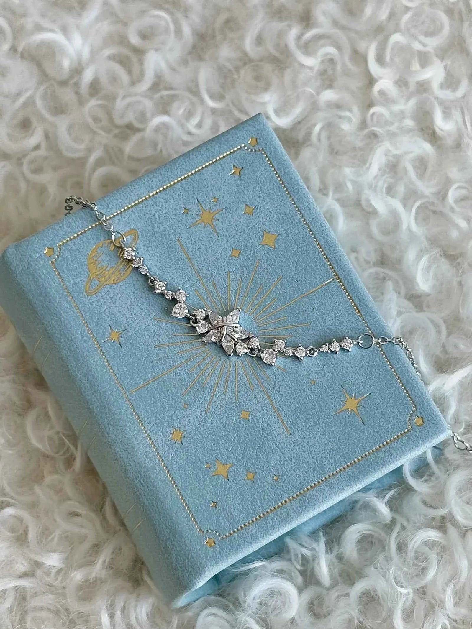 "Galactic Fragments" Fully Diamond-Studded Star Bracelet in 925 Sterling Silver - Chic, Refined, and Unique.