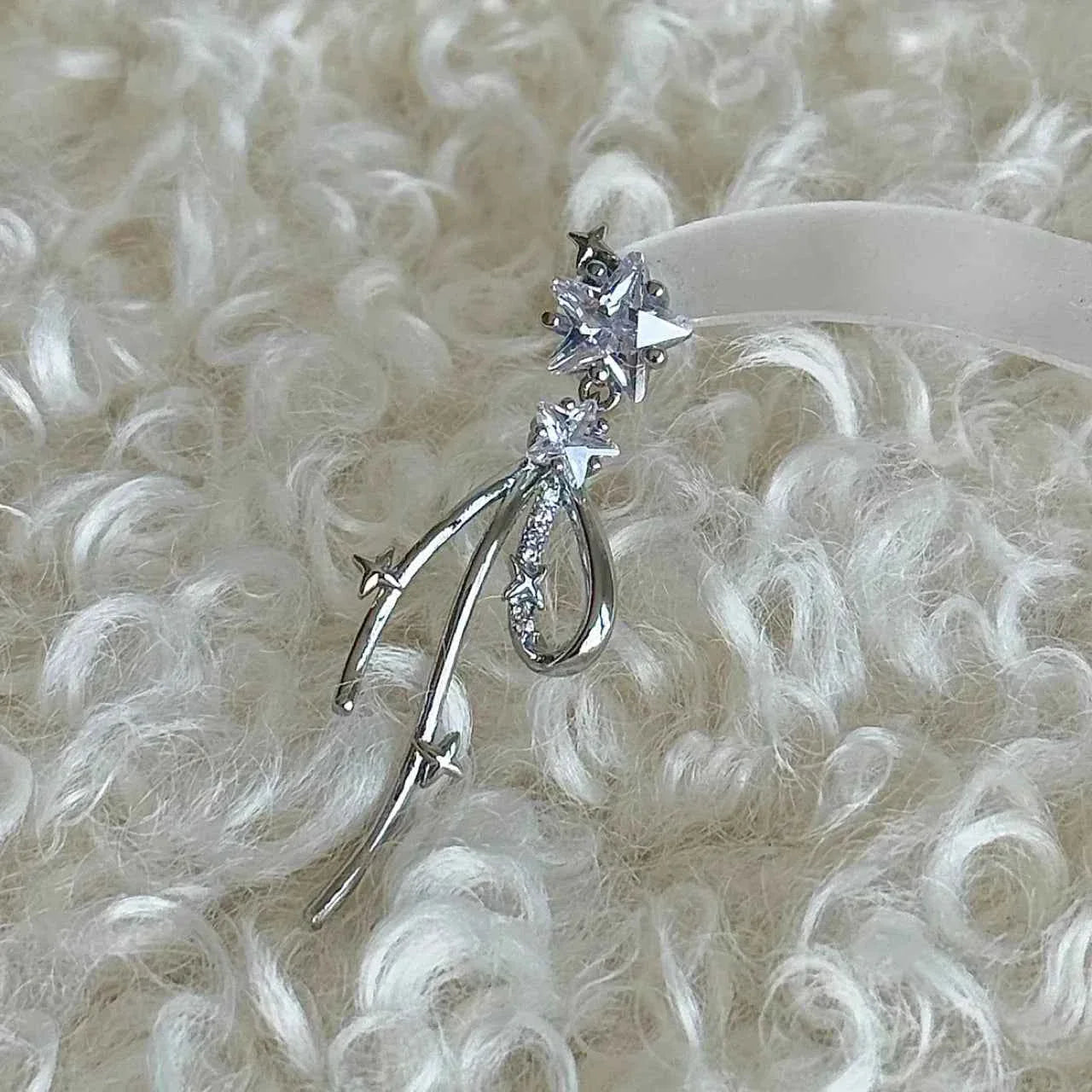 「Starlight Dream Ribbon」925 Sterling Silver Ribbon Bow Earrings with Sparkling Gems - Elegant and Versatile.