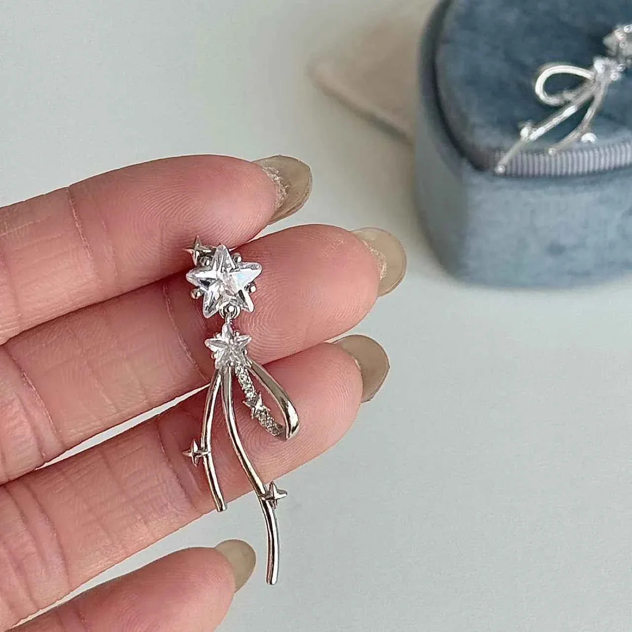 「Starlight Dream Ribbon」925 Sterling Silver Ribbon Bow Earrings with Sparkling Gems - Elegant and Versatile.
