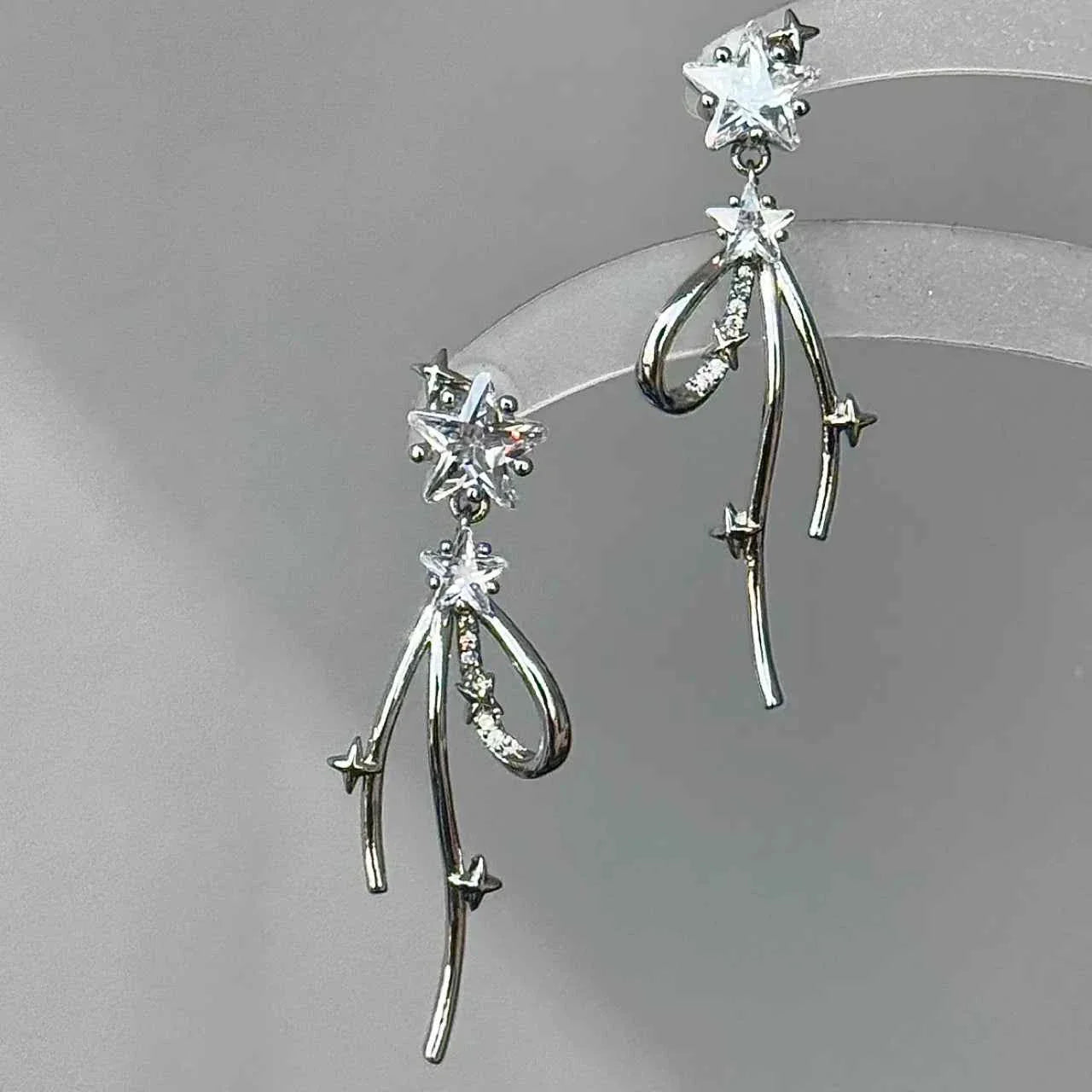 「Starlight Dream Ribbon」925 Sterling Silver Ribbon Bow Earrings with Sparkling Gems - Elegant and Versatile.