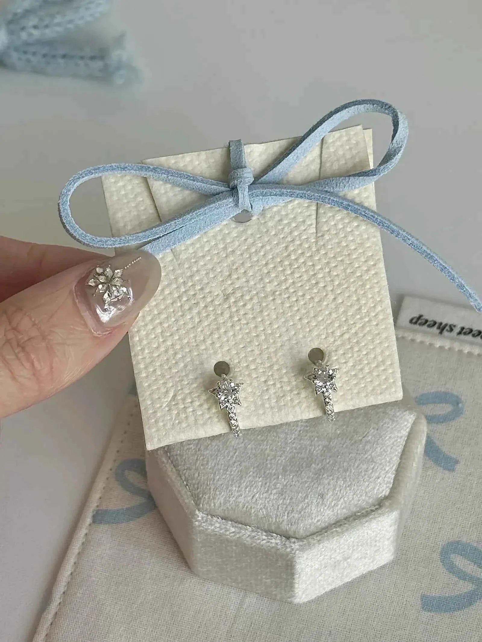 "Shooting Star Whisper" 925 Sterling Silver Earrings - Sparkling, Unique, and Perfect Gift for Best Friends.