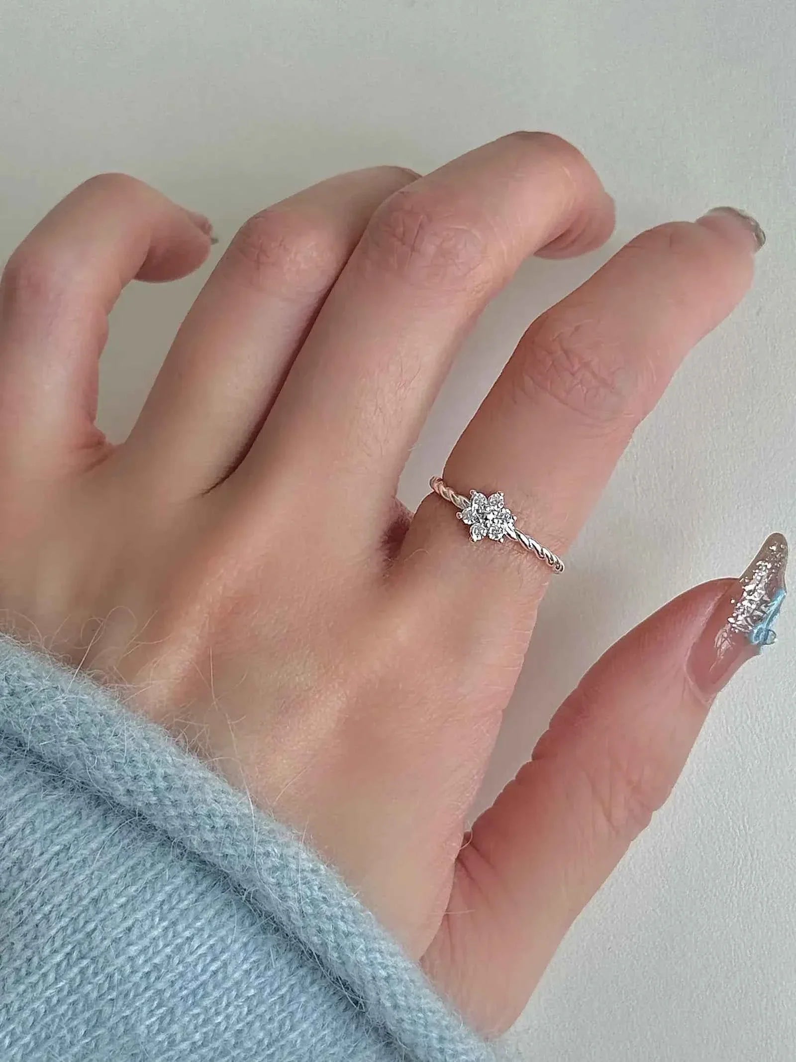 "In the Name of Snow" 925 Sterling Silver Snowflake Knot Ring - Delicate, Versatile, and Cool Chic.
