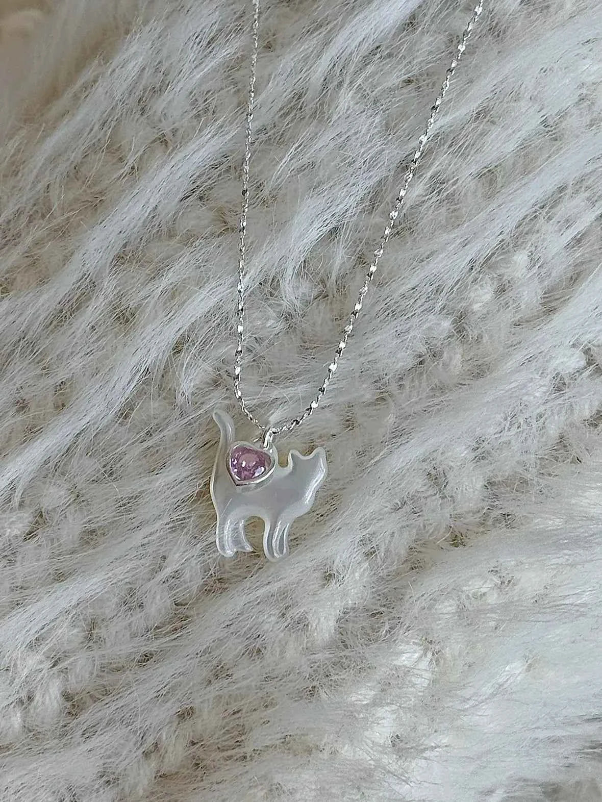 "Be Your Meow" 925 Sterling Silver Pink Heart Zircon and White Mother-of-Pearl Cat Necklace - Delicate and Elegant.