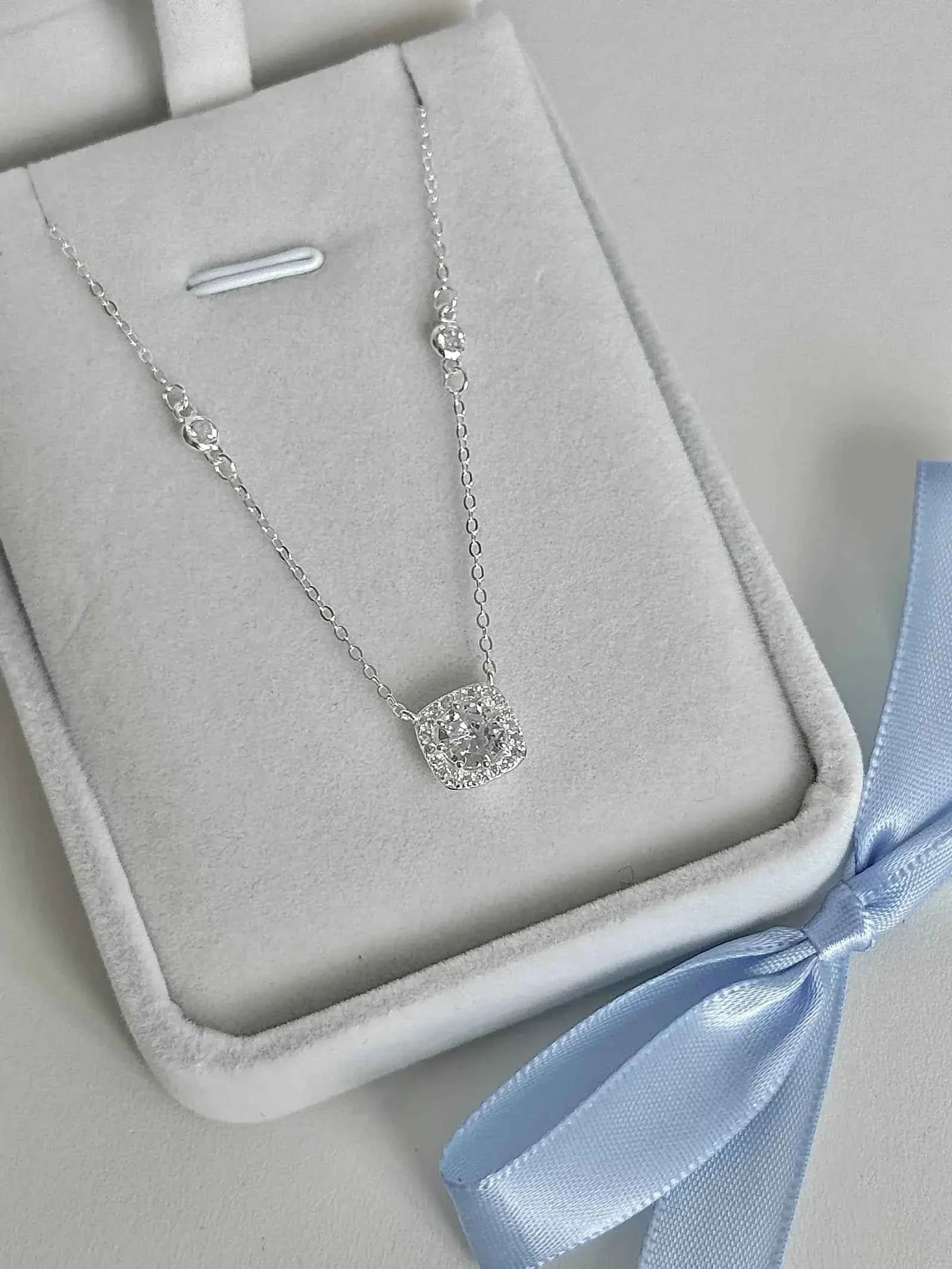 "Oil Painting Maiden" 925 Sterling Silver Cube Sugar Diamond and Pearl Vintage Layered Necklace - Low Luxury, Elegant, and Refined.