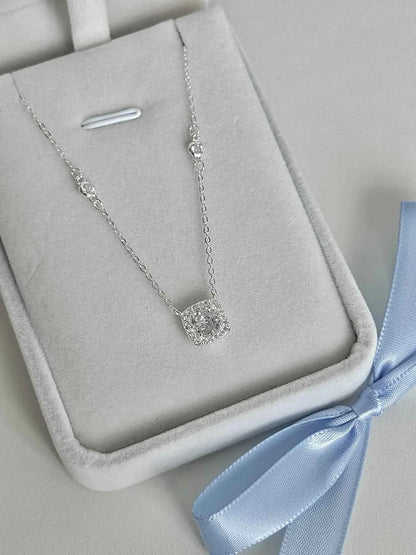 "Oil Painting Maiden" 925 Sterling Silver Cube Sugar Diamond and Pearl Vintage Layered Necklace - Low Luxury, Elegant, and Refined.