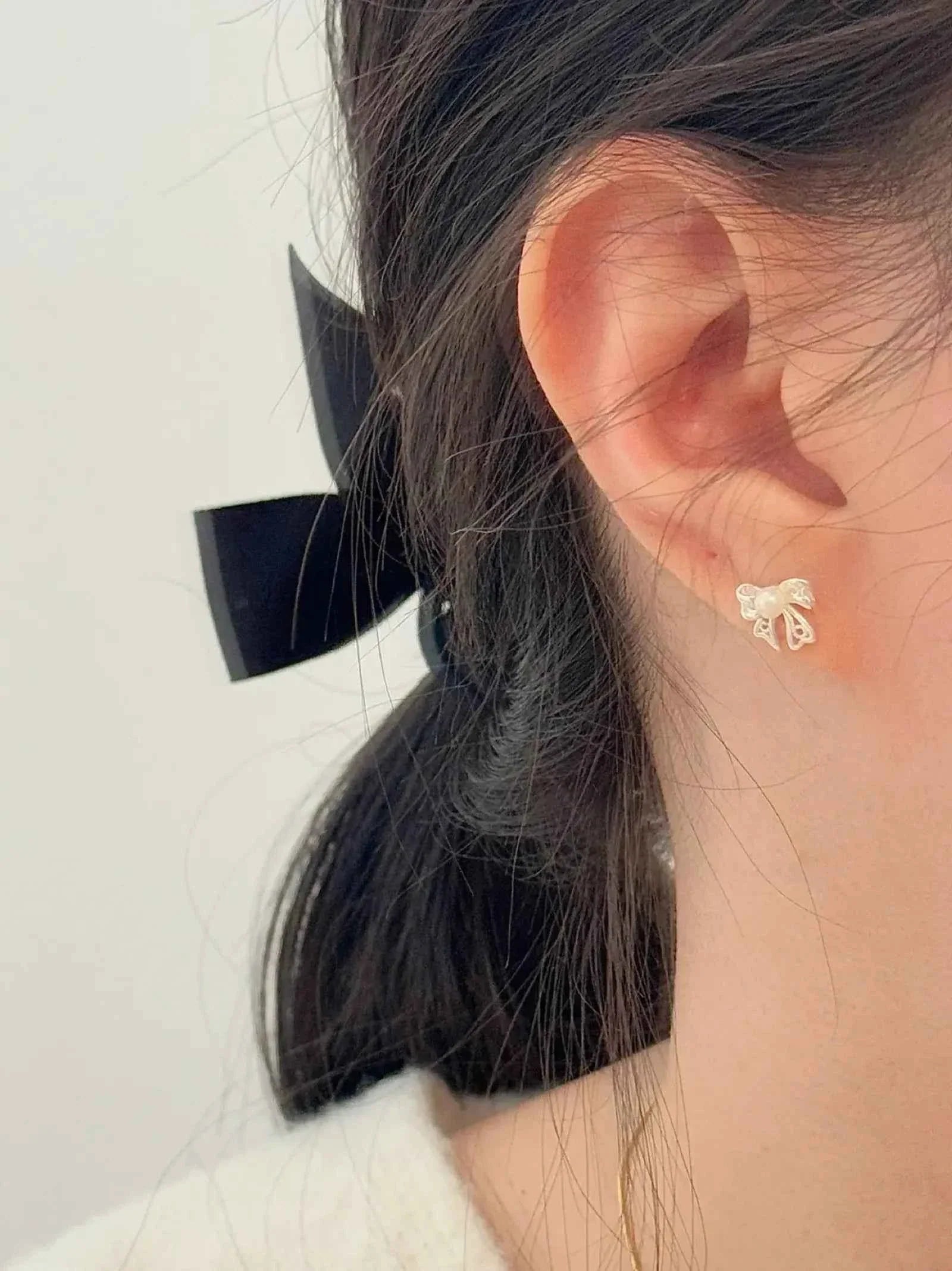 "Venus' Gift" 999 Pure Silver Hollow Bowknot Pearl Stud Earrings - Elegant, Refined, and Unique.
