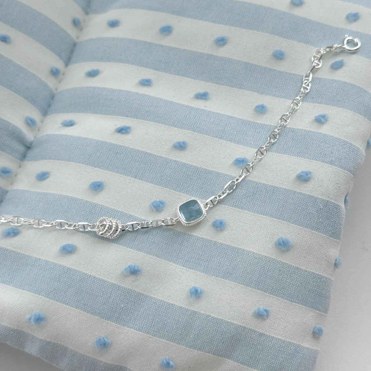 "Aqua Cube Piggy" 925 Sterling Silver Aquamarine & Pig-Nose Chain Bracelet – Minimalist Ocean Chic