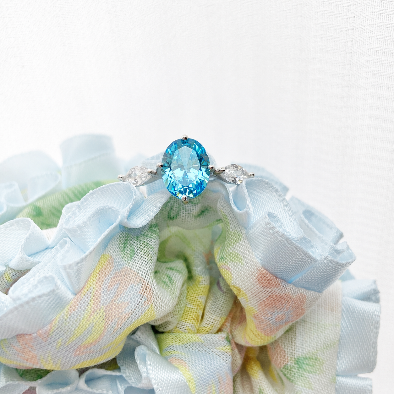 “Aqua Radiance” S925 Sterling Silver 2CT Aquamarine High Carbon Diamond Ring