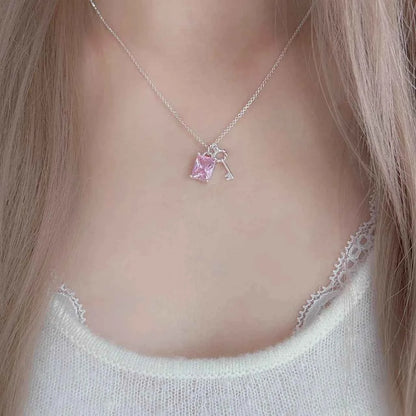 "Dawnlight Key" 925 Sterling Silver Crystal-Clear Key Necklace – Elegant & Gift-Ready