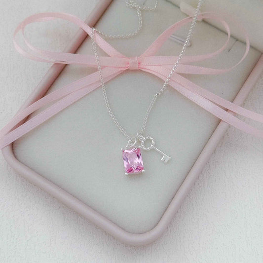 "Dawnlight Key" 925 Sterling Silver Crystal-Clear Key Necklace – Elegant & Gift-Ready