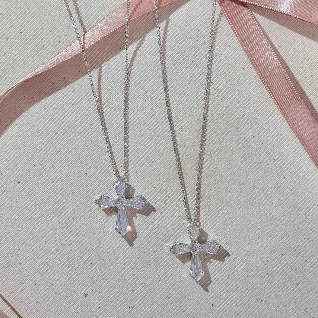 "Edgeless Cross" 925 Sterling Silver Necklace – Seamless Sparkle & Minimalist Faith