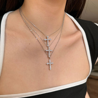 Eternal Embrace Collection – Halsketten mit geometrischem Herz- und Kreuzanhänger aus S925er Silber