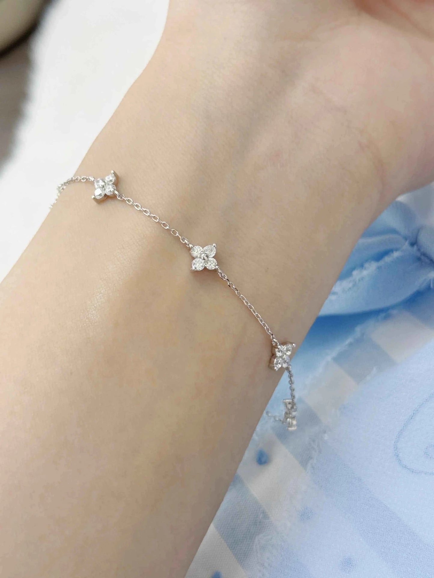 "Four-Leaf Clover Tale" 925 Sterling Silver Charm Bracelet with Zircon – Luck in Every Link