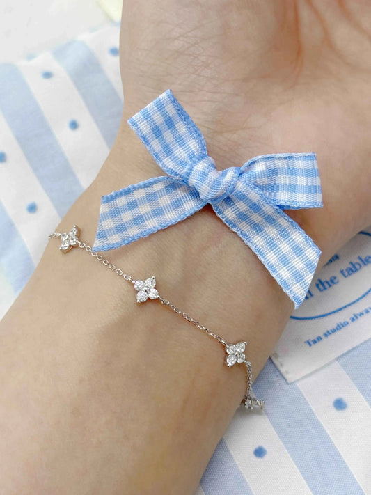 "Four-Leaf Clover Tale" 925 Sterling Silver Charm Bracelet with Zircon – Luck in Every Link