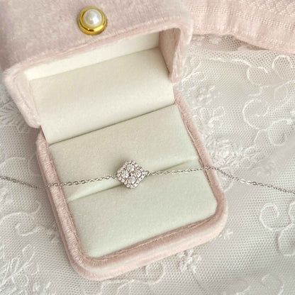 “Lucky Fleur” Gold-Plated Brass Moissanite Clover Bracelet