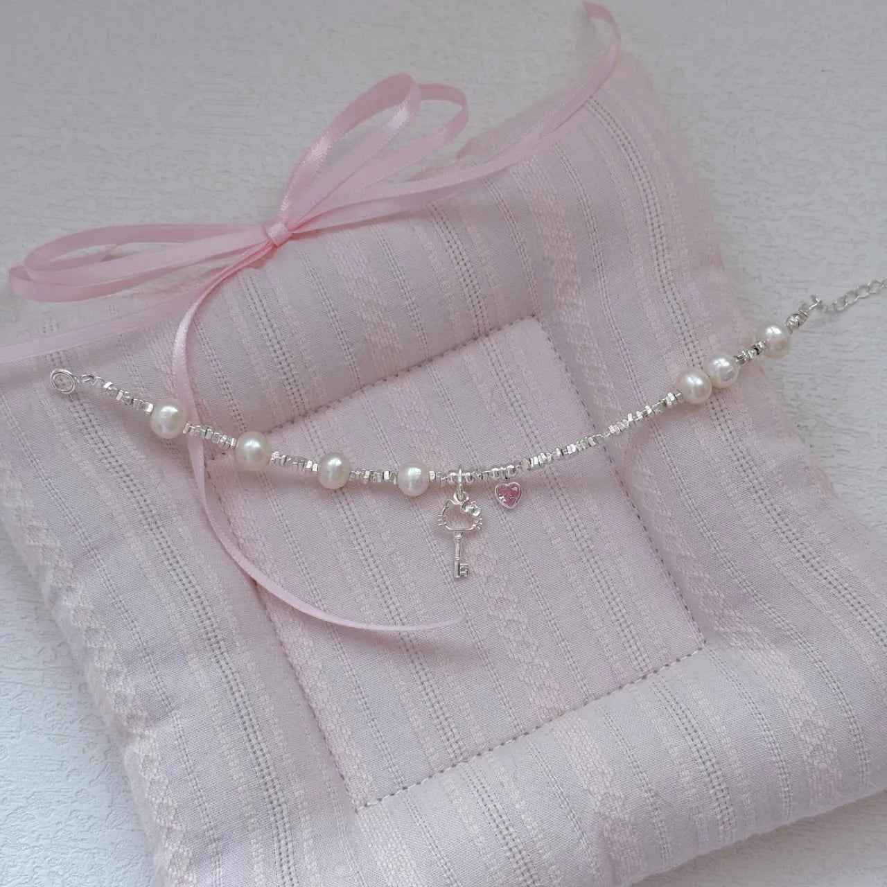 "Kitty Key" 925 Sterling Silver Bracelet with Natural Pearl - Playful and Elegant