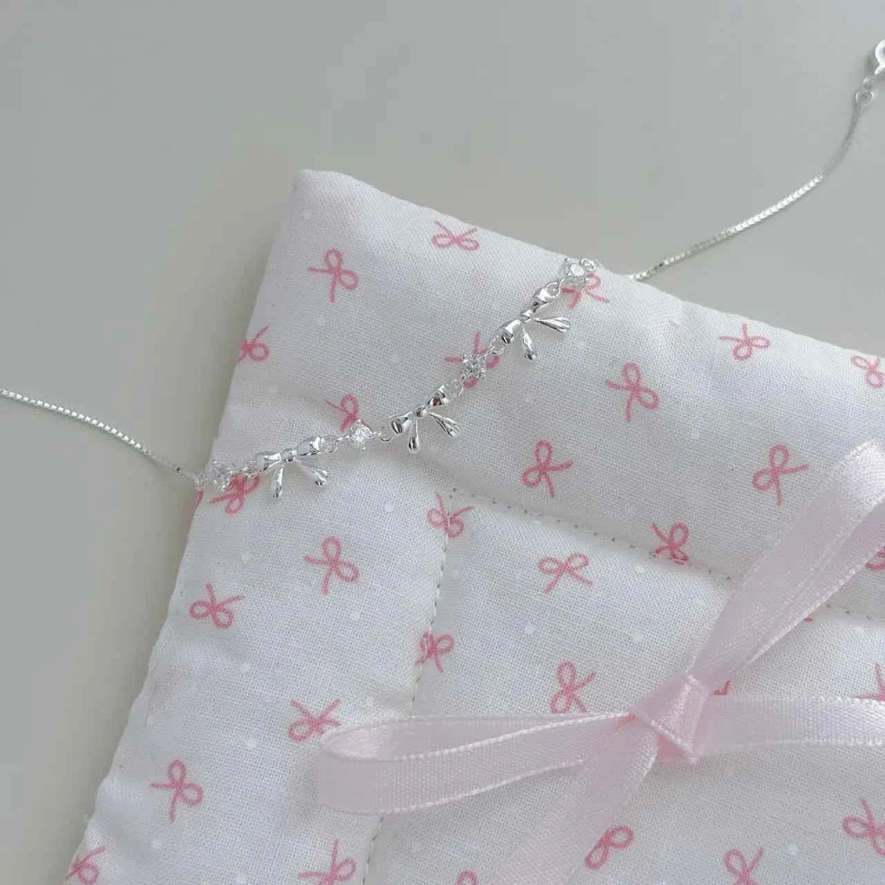 "Korean Bow" 925 Sterling Silver Bow Bracelet with Zircon – Sweet & Shimmering (Copy)