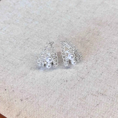 "Lace Series – Pearl Glow" Luxurious Artificial Pearl Stud Earrings – French Elegance