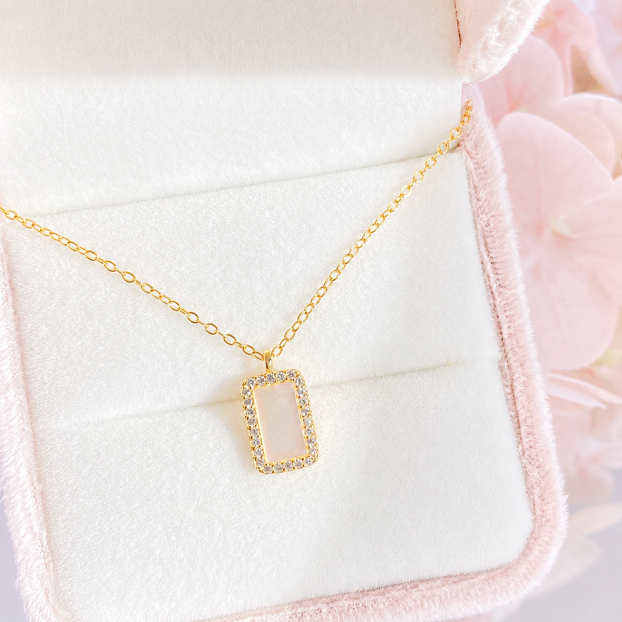 “Lumière Frame” S925 Sterling Silver Mother-of-Pearl Zircon Rectangle Necklace