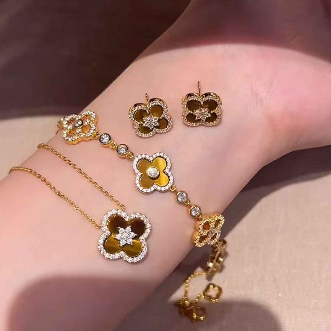 “Tiger Clover Radiance” 925 Sterling Silver Tiger Eye Four-Leaf Clover Jewelry Set