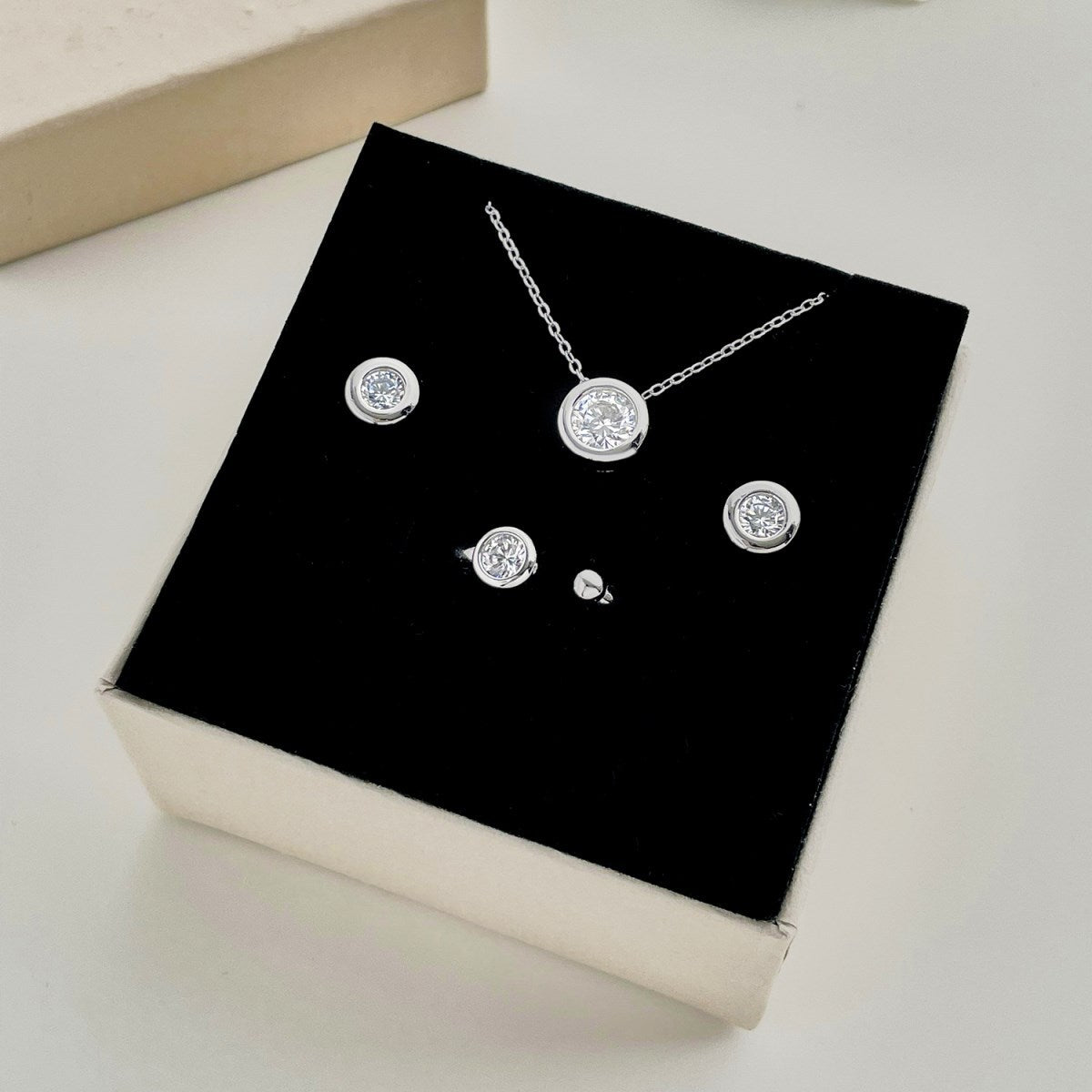 “Lumière Solitaire” S925 Sterling Silver Zircon Jewelry Set