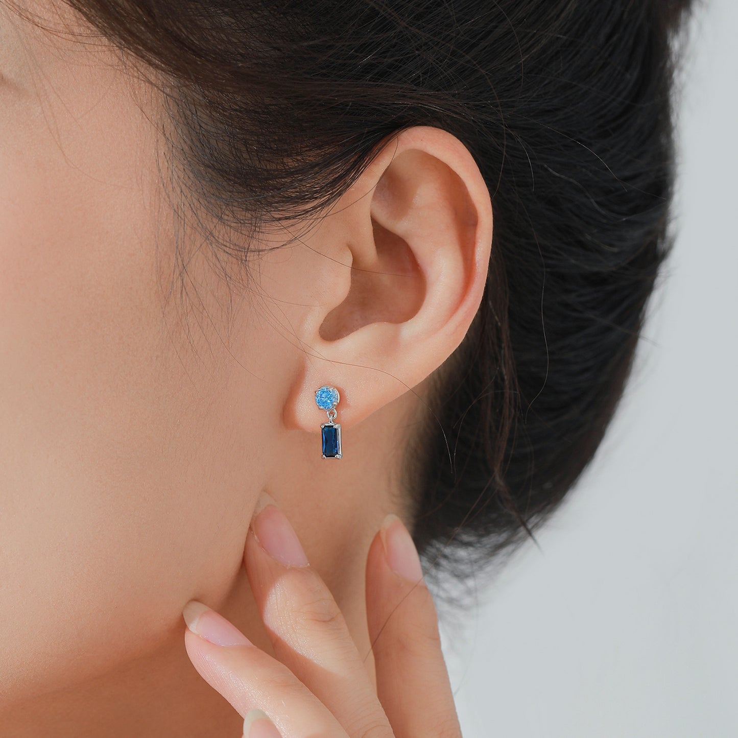“Sapphire Poise” 925 Sterling Silver Blue Baguette & Round-Cut Jewelry Set