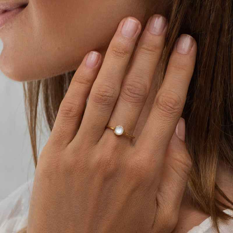 “Soft Halo” 925 Sterling Silver Mother-of-Pearl Minimal Ring
