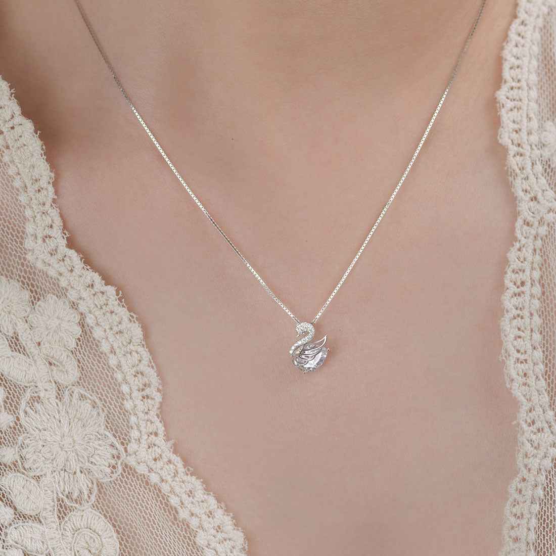 “Swan Étoile” S925 Sterling Silver Swan Necklace